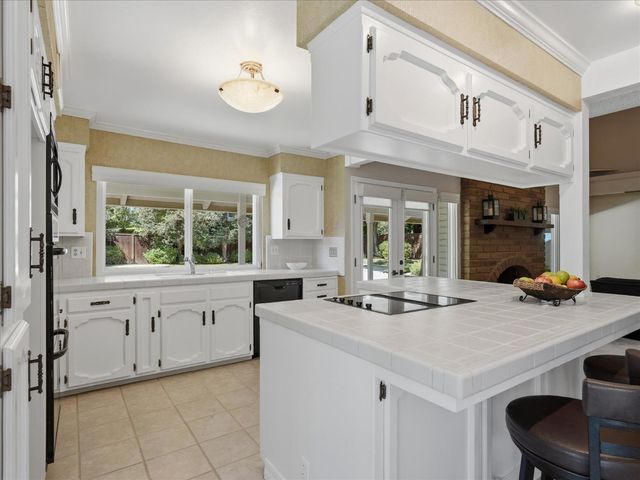 280 E Lisa Avenue, Fresno, CA 93720