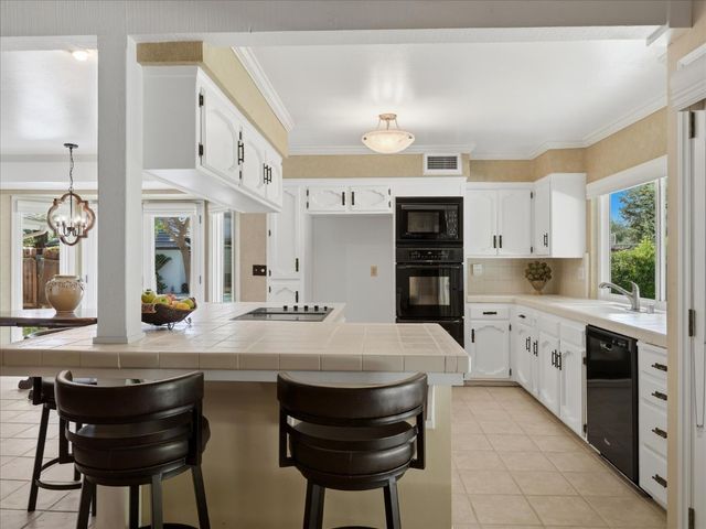 280 E Lisa Avenue, Fresno, CA 93720