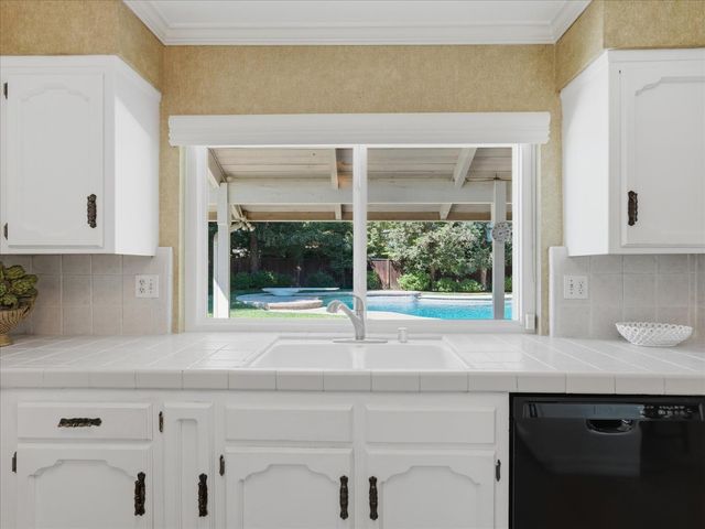 280 E Lisa Avenue, Fresno, CA 93720