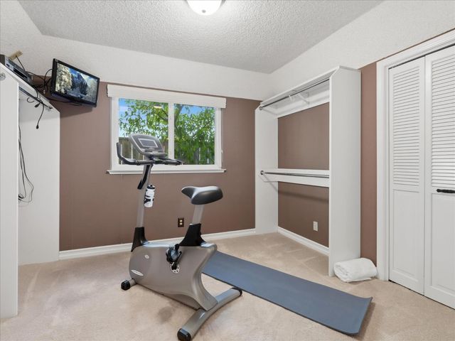 280 E Lisa Avenue, Fresno, CA 93720
