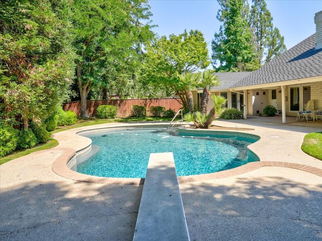 280 E Lisa Avenue, Fresno, CA 93720