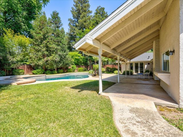 280 E Lisa Avenue, Fresno, CA 93720