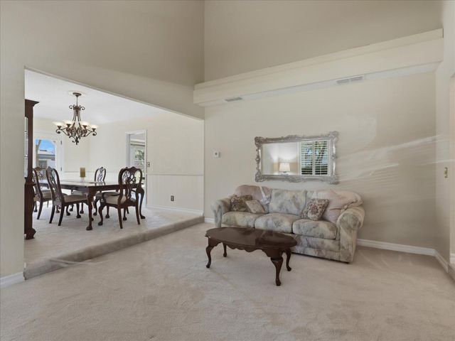 280 E Lisa Avenue, Fresno, CA 93720