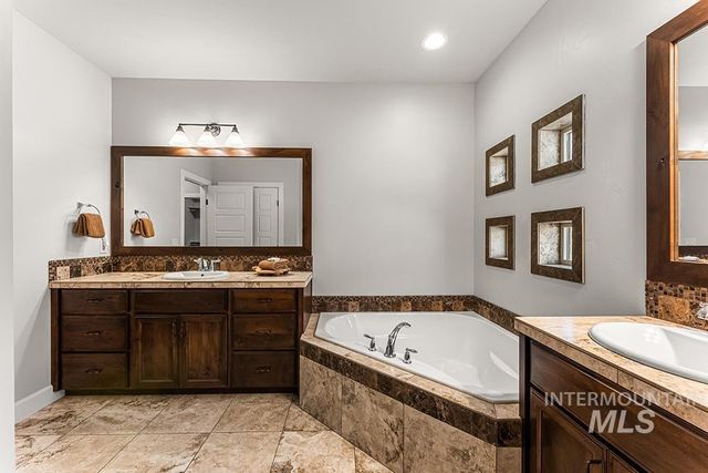 6737 N Moon Drummer Way, Meridian, ID 83646