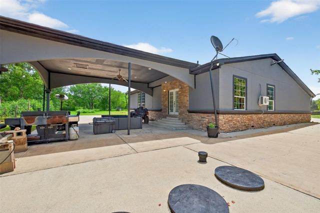 153 County Road 4907, Dayton, TX 77535