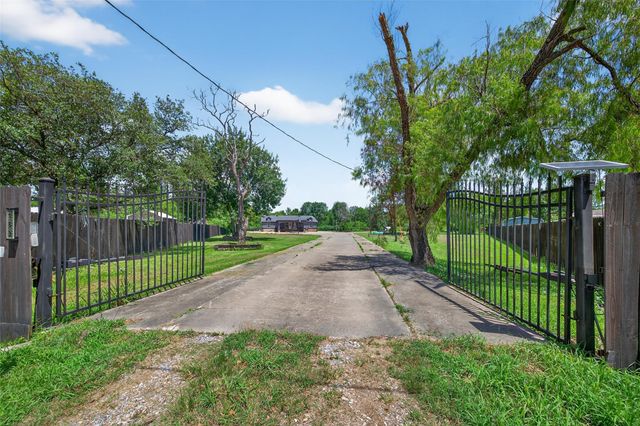 153 County Road 4907, Dayton, TX 77535