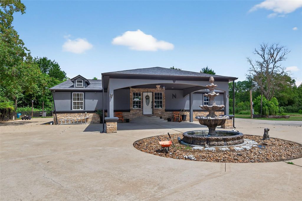 153 County Road 4907, Dayton, TX 77535