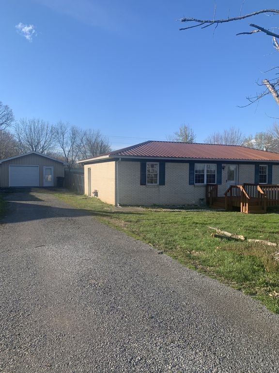 641 Coolidge Rd, Lafayette, TN 37083