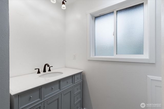 1114 N 1st Avenue, Kelso, WA 98626