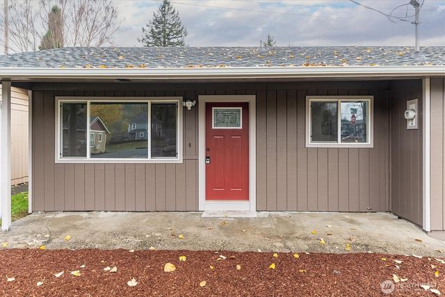 1114 N 1st Avenue, Kelso, WA 98626