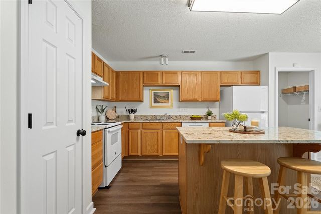 8019 Shiny Meadow Lane, Charlotte, NC 28215