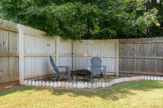 8019 Shiny Meadow Lane, Charlotte, NC 28215