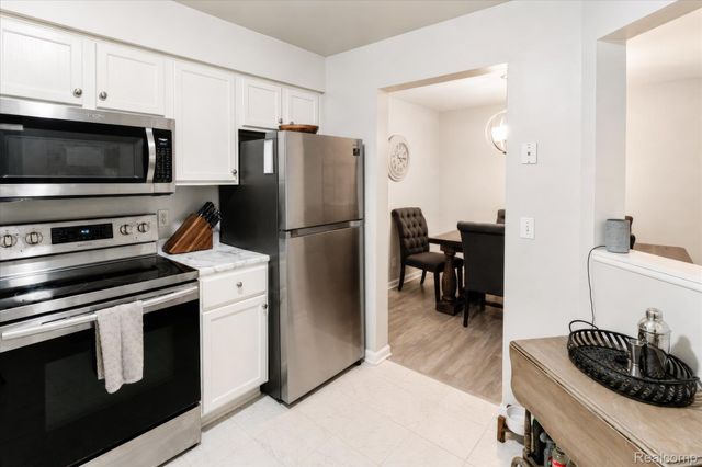 61025 Greenwood Drive, South Lyon, MI 48178