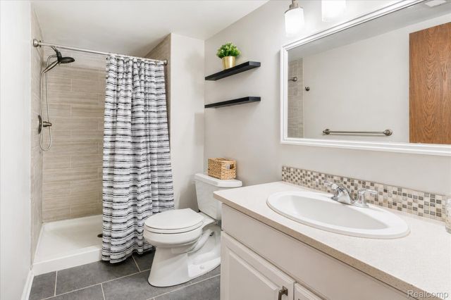 61025 Greenwood Drive, South Lyon, MI 48178