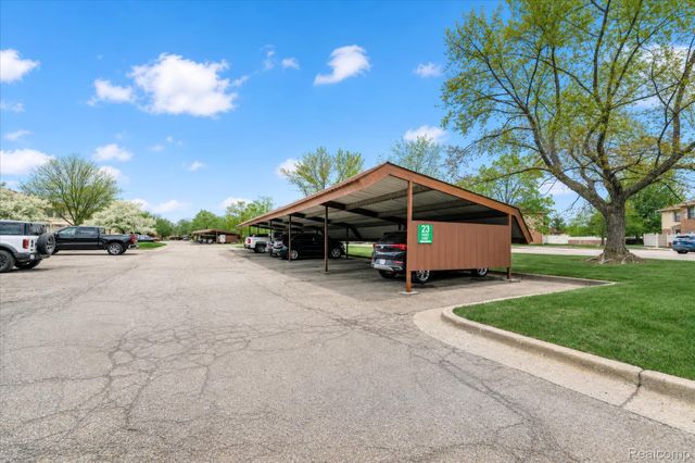 61025 Greenwood Drive, South Lyon, MI 48178