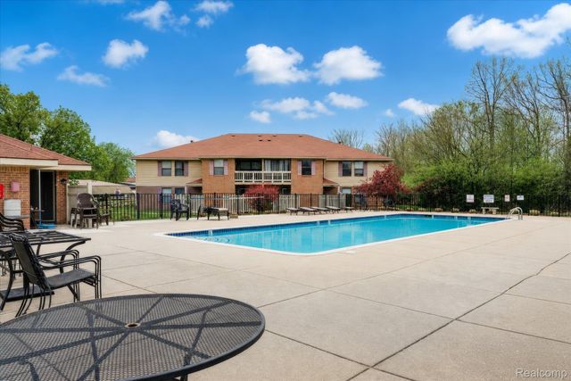 61025 Greenwood Drive, South Lyon, MI 48178