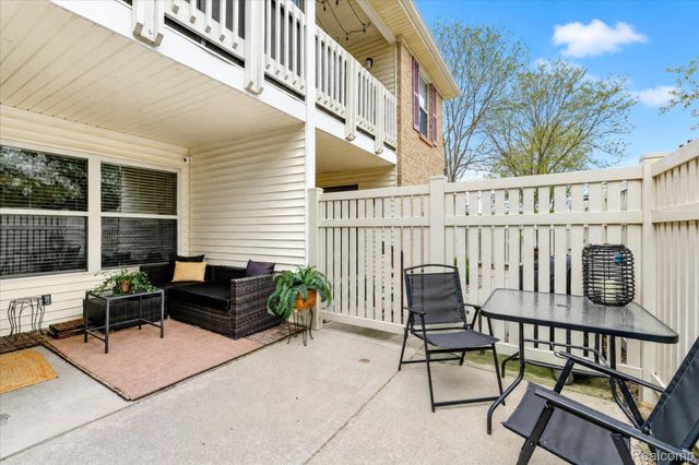 61025 Greenwood Drive, South Lyon, MI 48178
