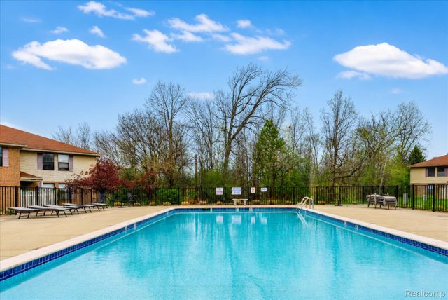 61025 Greenwood Drive, South Lyon, MI 48178