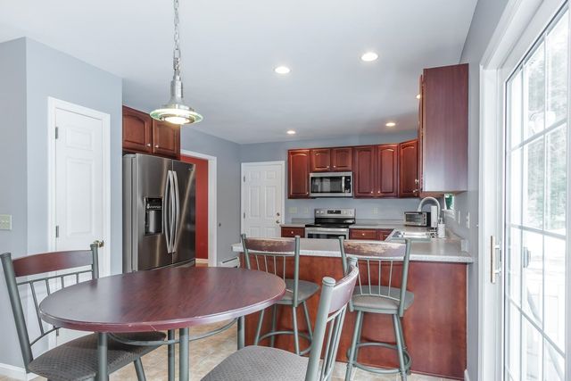 30 Fox Hollow Drive, Weare, NH 03281