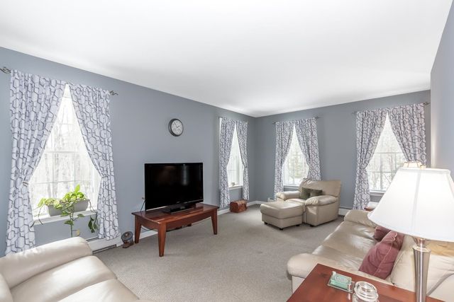 30 Fox Hollow Drive, Weare, NH 03281