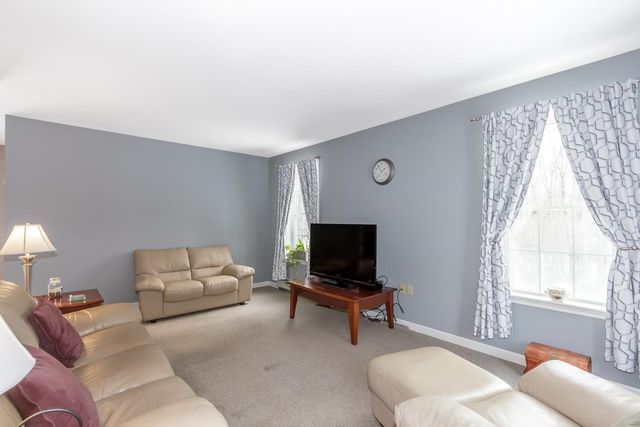 30 Fox Hollow Drive, Weare, NH 03281