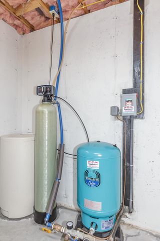 30 Fox Hollow Drive, Weare, NH 03281