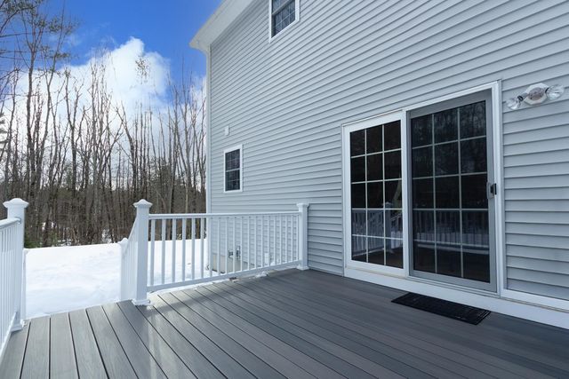 30 Fox Hollow Drive, Weare, NH 03281