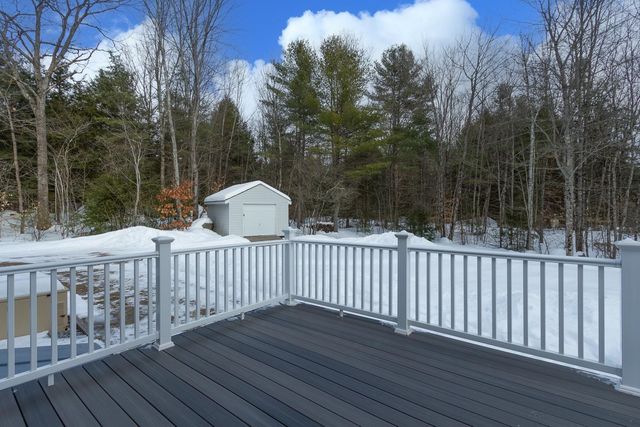 30 Fox Hollow Drive, Weare, NH 03281