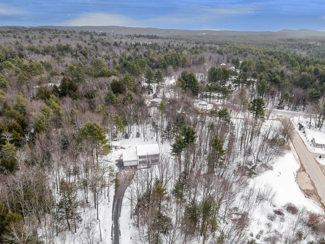 30 Fox Hollow Drive, Weare, NH 03281