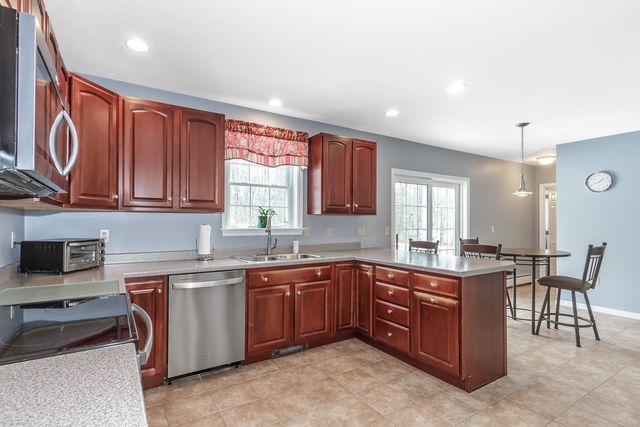 30 Fox Hollow Drive, Weare, NH 03281