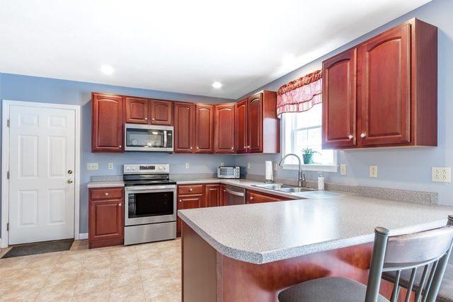 30 Fox Hollow Drive, Weare, NH 03281