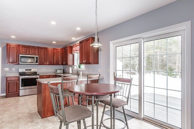 30 Fox Hollow Drive, Weare, NH 03281