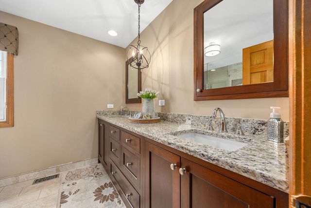 4542 Hatch Lane, Lisle, IL 60532