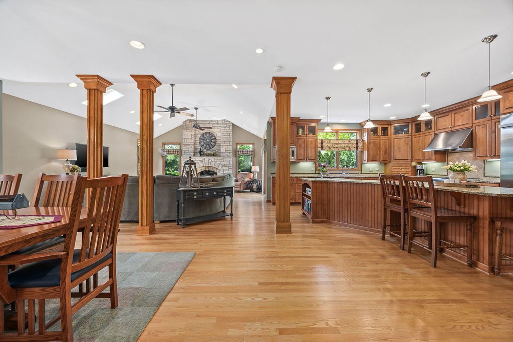 Image 11 of property listing at 4542 Hatch Lane, Lisle, IL 60532