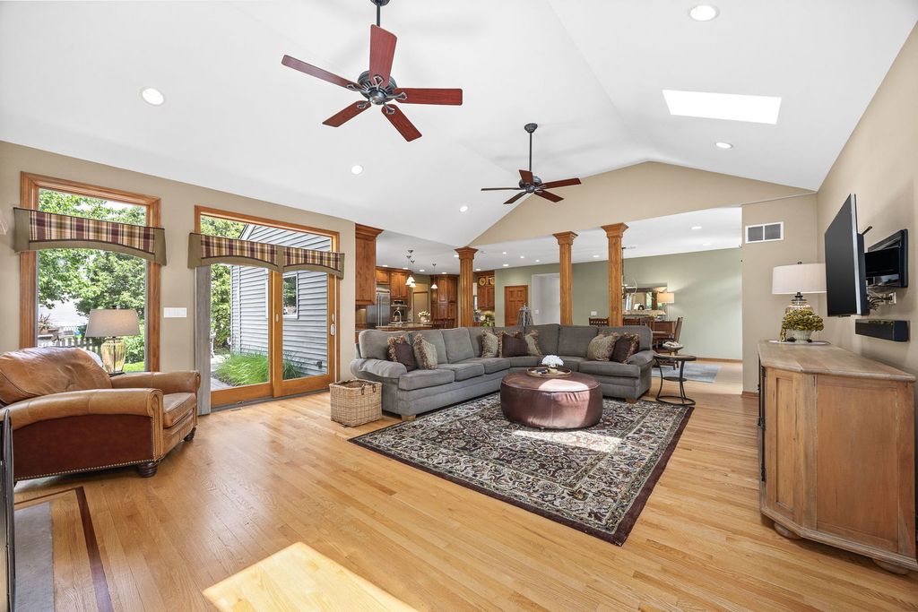 Image 14 of property listing at 4542 Hatch Lane, Lisle, IL 60532