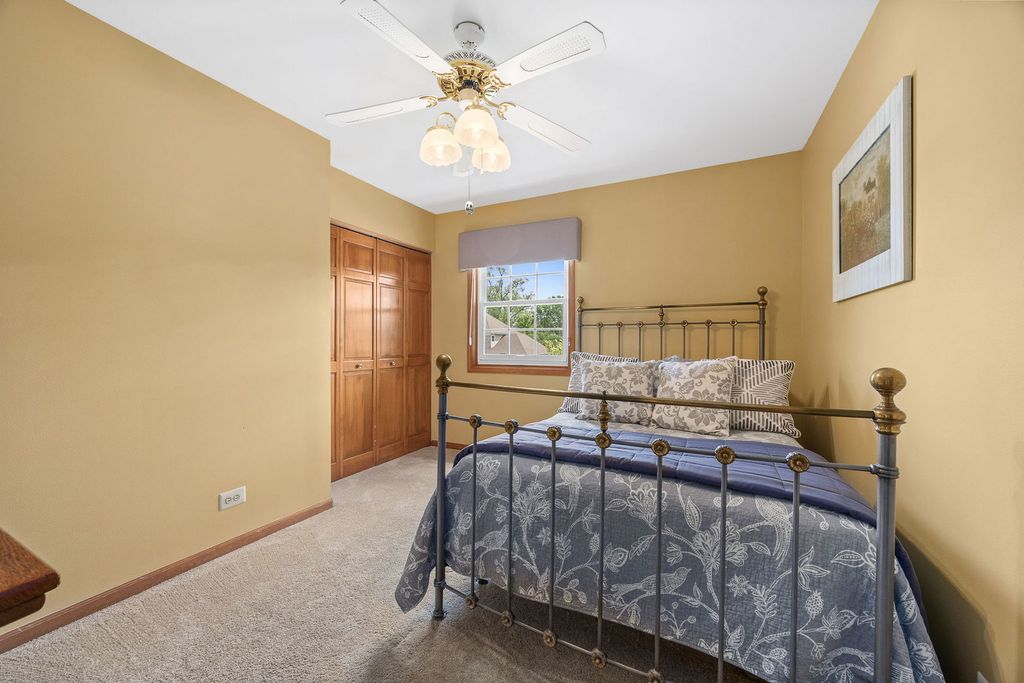 Image 24 of property listing at 4542 Hatch Lane, Lisle, IL 60532