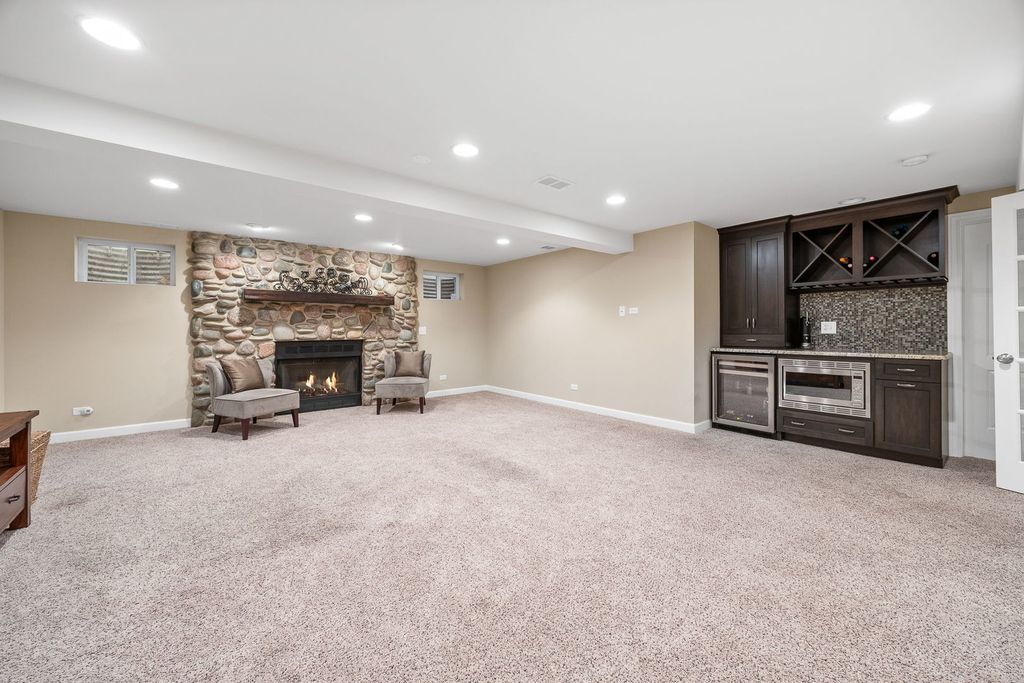 Image 28 of property listing at 4542 Hatch Lane, Lisle, IL 60532