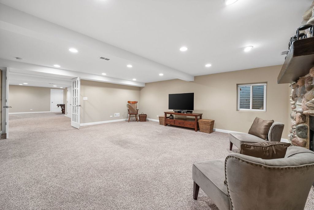 Image 29 of property listing at 4542 Hatch Lane, Lisle, IL 60532