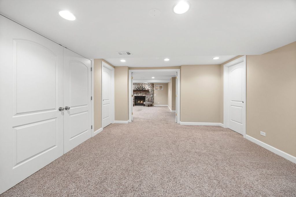 Image 31 of property listing at 4542 Hatch Lane, Lisle, IL 60532