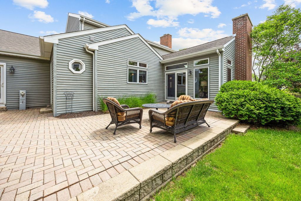 Image 33 of property listing at 4542 Hatch Lane, Lisle, IL 60532