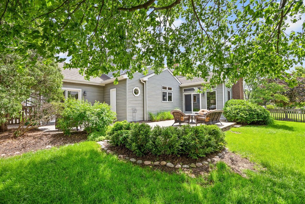 Image 34 of property listing at 4542 Hatch Lane, Lisle, IL 60532
