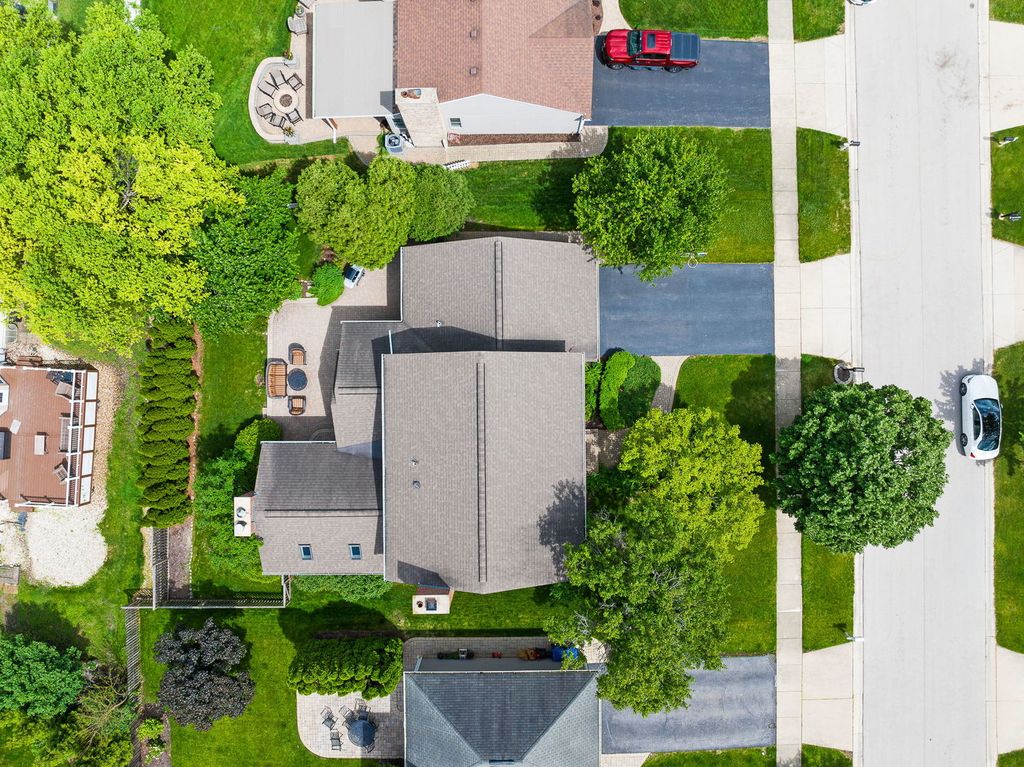Image 37 of property listing at 4542 Hatch Lane, Lisle, IL 60532
