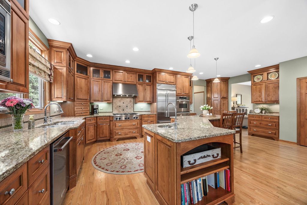 Image 5 of property listing at 4542 Hatch Lane, Lisle, IL 60532