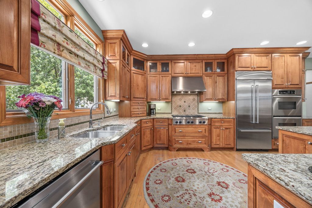 Image 7 of property listing at 4542 Hatch Lane, Lisle, IL 60532