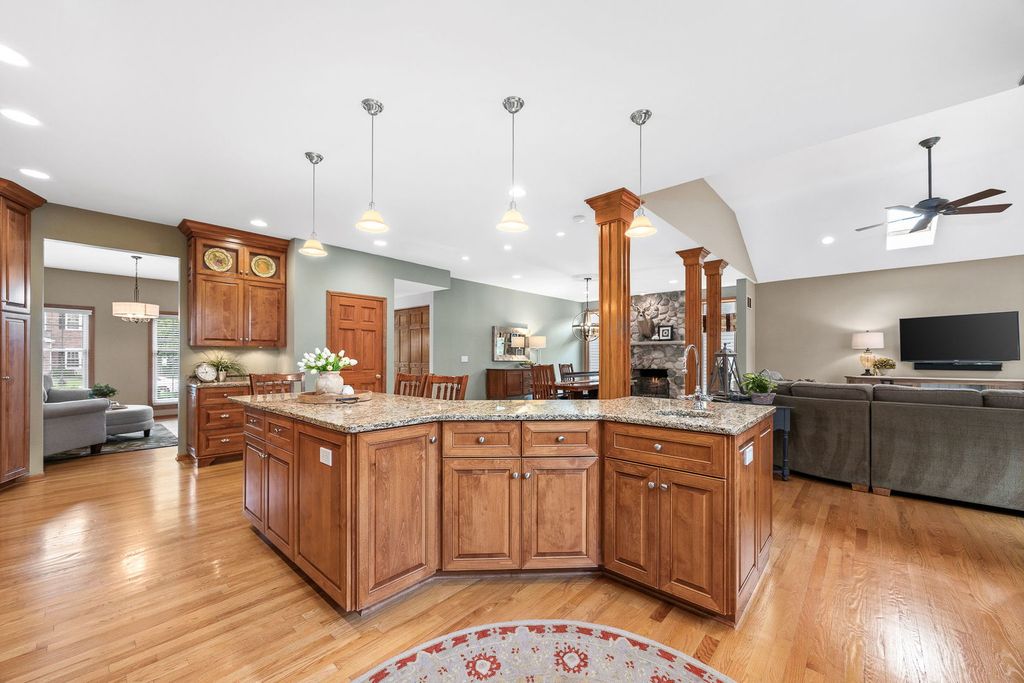 Image 9 of property listing at 4542 Hatch Lane, Lisle, IL 60532