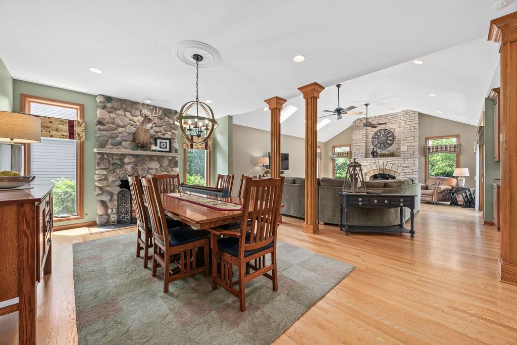 Image 10 of property listing at 4542 Hatch Lane, Lisle, IL 60532