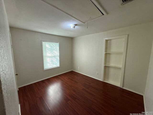 359 N San Horacio, San Antonio, TX 78237