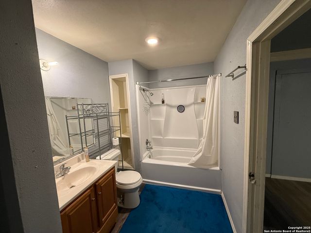 359 N San Horacio, San Antonio, TX 78237