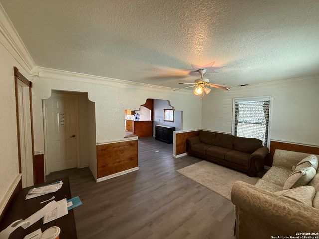 359 N San Horacio, San Antonio, TX 78237