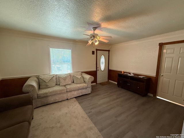 359 N San Horacio, San Antonio, TX 78237